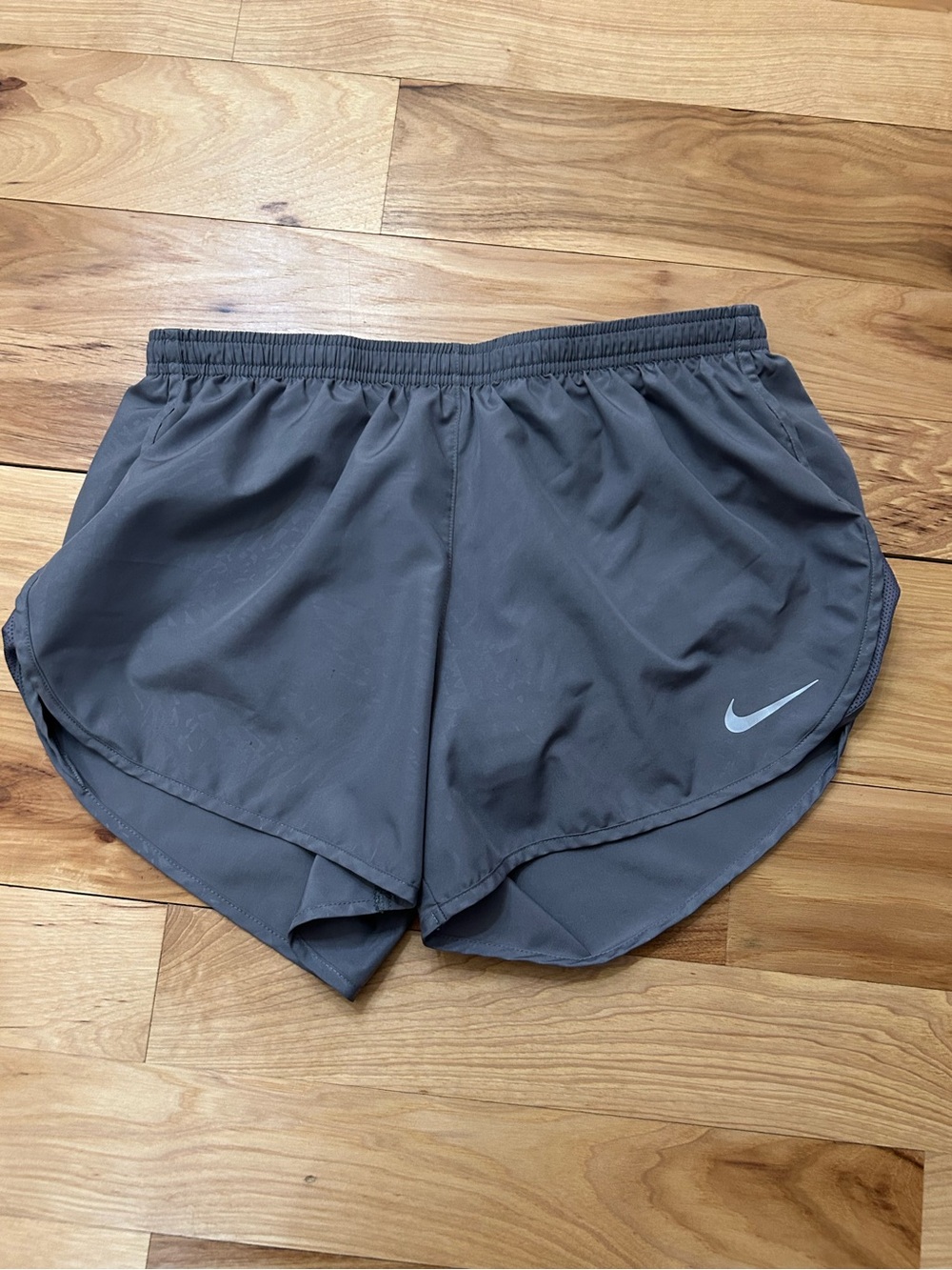 Nike Running Women’s Lined Running Shorts Gray Medium (L-8)